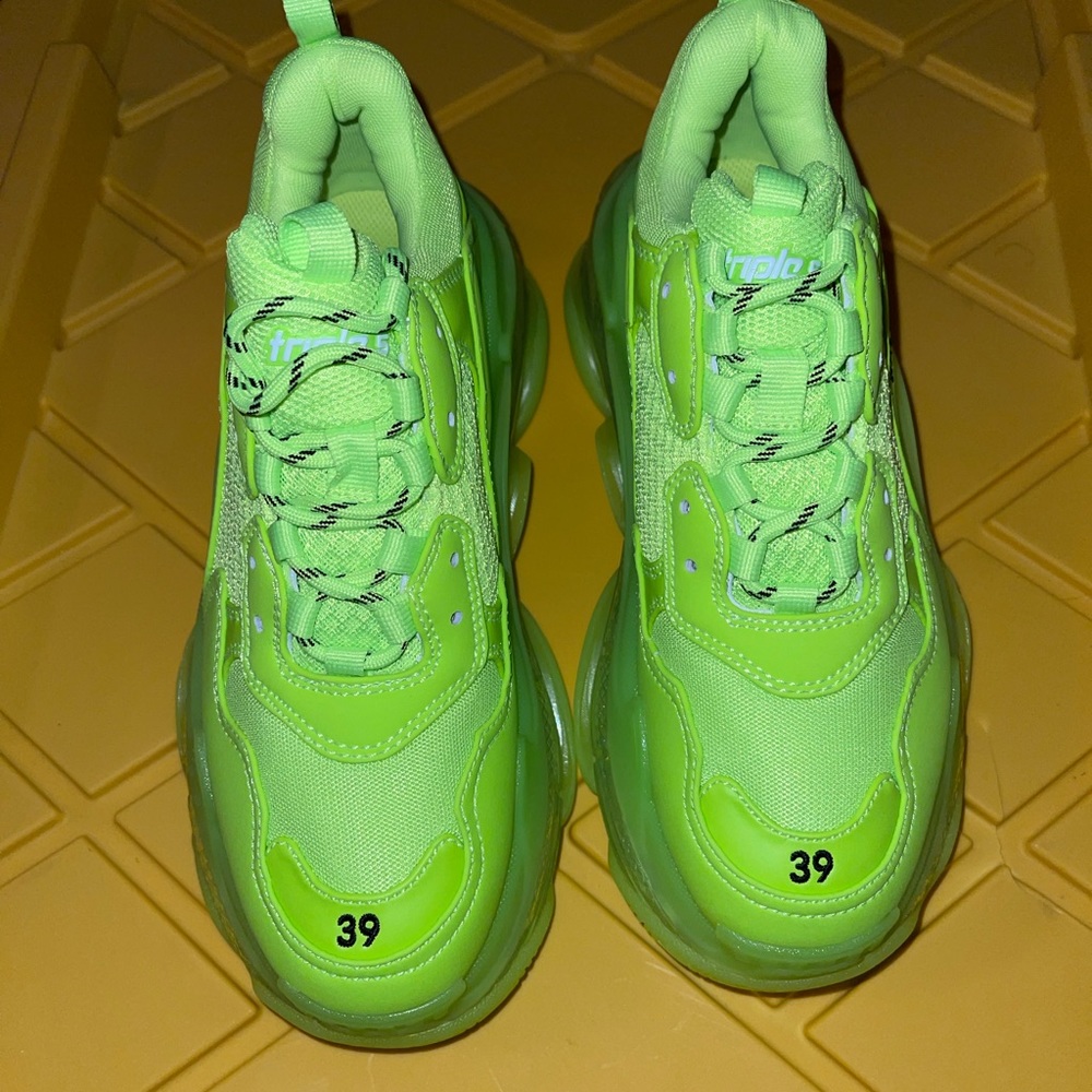 Triple s size 39 - ON HOLD